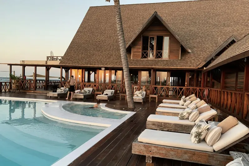 Кипр Лимасол — luxury beach resort с панорамным инфинити-бассейном над Средиземным морем