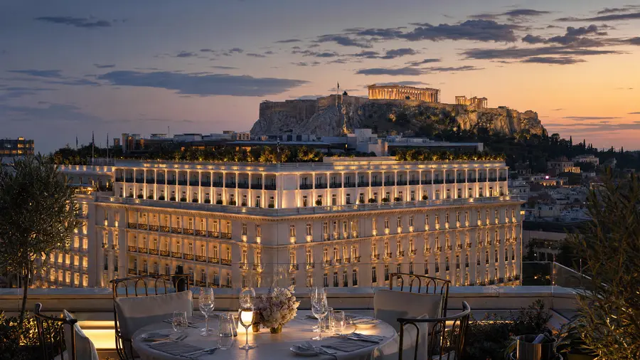 Hotel Grande Bretagne в Афинах — исторический luxury hotel с видом на Акрополь