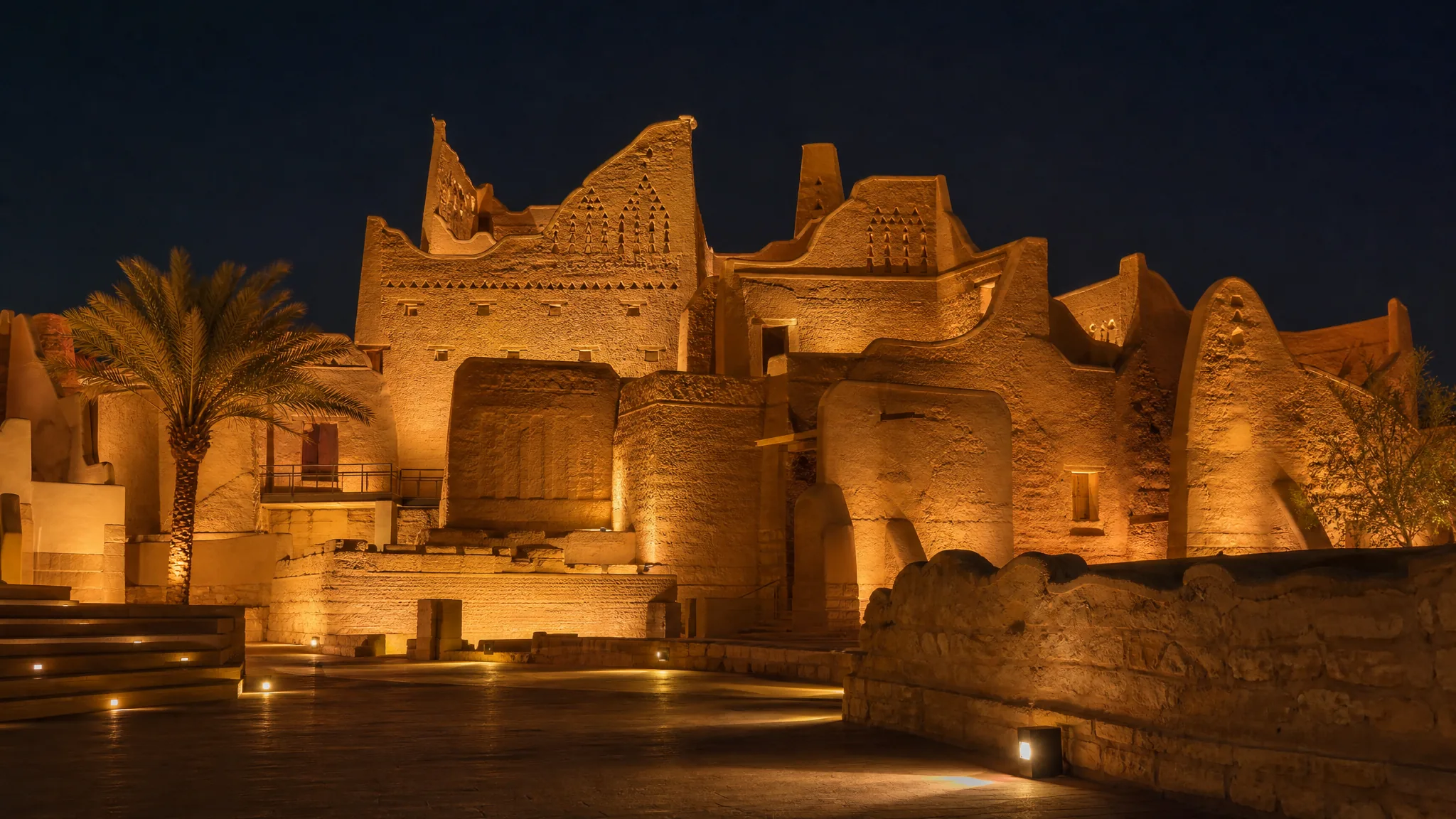 Дирийя — старинный глиняный город Najdi architecture и вечерняя подсветка